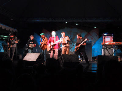 Saw Doctors @ Bumbershoot, in the rain.